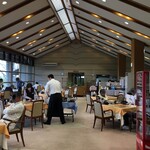 霞ゴルフ倶楽部 - レストランの内部の様子です