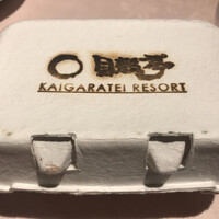 貝殻亭 - 生玉子が入ってそうな紙の入れ物