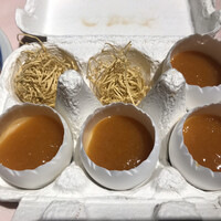 貝殻亭 - 玉子の殻に似せた容器にフォアグラのフラン。