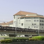 カロスキューマ - 宝塚大劇場と映画でも登場する「阪急電車」