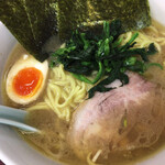 甲子家 - ラーメン並　麺かため脂少なめ　味玉つき