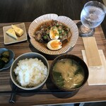 高畑料理店 - 牛すじ煮込み定食（800円）