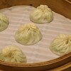 鼎泰豊 - 料理写真:「ヘチマとえび入り小籠包」。5個で170台湾ドル。 
