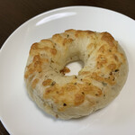 パンの森　クララ - オレガノチーズベーグル