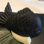 レストラン マノワ - Mene Verdure ９６８０円。黒いフォワグラたい焼き。たい焼きは、薄い皮のみの演出です。手に持っていただくんだと思っていました（笑）