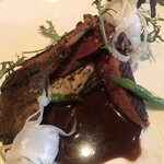 レストラン マノワ - Mene Verdure ９６８０円。真鴨のロースト。胸肉はロースト、もも肉はコンフィにしてあります。皮目パリパリ、肉ホロホロのコンフィと、ソースが、とても美味しかったです（╹◡╹）