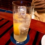 新橋 DRY-DOCK - 自家製レモネードのレモンサワー(750円)