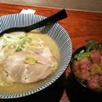 Yaki Miso Ramen Yadoya - 味噌らーめん 800円、仙台牛のローストビーフ飯 500円、限定15食になります