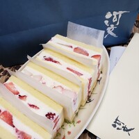 河文 - 河文さん5種類苺食べ比べフルーツサンド