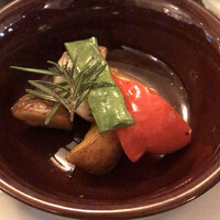 ピッツェリア ロマーナ ジャニコロ - インカのめざめと本日の野菜の窯焼き。