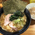 横浜ラーメン とんこつ家  - 