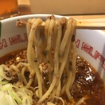 担担麺の掟を破る者 - 黒胡麻を練り込んだ太麺ストレート