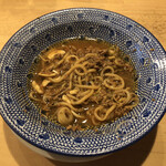 担担麺の掟を破る者 - ダシを投入