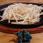 かつ吉 野庵 - モヤシ炒め（サービス品）