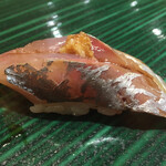 すし伊澤 - ■鯵
      
         兵庫県淡路市産。
         細かく刻まれたネギがアクセント。
         握り手によって、これ程味が変わるもの？
         と思わせる逸品✨
      