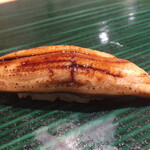 すし伊澤 - ■煮穴子
      
         穴子は、長崎県対馬市産。
         ふっくらしており、トロける旨さ(*´꒳`*)
         「詰め」が、大切と大将は言います。