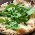 プルチーノ - コッノ（モッツァレラ＋ハム＋ズッキーニ）＋ルッコラ