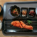 カフェアンドバー エヌヨンジュウニド - 本日の魚フライ（しゃけフライ）800円　2020/04