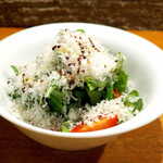 マーマ ノン マーマ - バルサミコ酢のソースに、すり下ろしたパルミジャーノチーズ、そしてブラックペッパーの香り