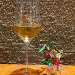 マーマ ノン マーマ - グラスワイン「ビアンコ・クレスタン」。爽やかな青りんごの香り、辛口で料理に合わせやすい