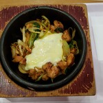 Ishiyaki Bibimpa - チーズタッカルビ炒飯(935円)です。