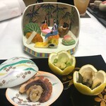 旅亭半水廬 - 飯蛸 鮑 タラの芽と蚕豆の天ぷら 自家製カラスミ サーモン手鞠寿司 菱蒲鉾 桃麩 ばい貝 烏賊