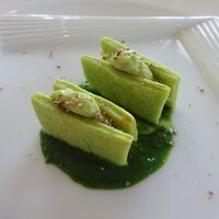 レストラン ラ・マーレ - Menu HAYAMA：アミューズ（菜の花のサブレに菜の花バター、菜の花ソース）