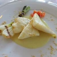 レストラン ラ・マーレ - Menu HAYAMA：魚料理（獲れたて地魚を本日の仕立てで まとう鯛のポワレ、発酵白菜のソース）