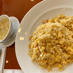 白玉蘭 モクレン - カニチャーハン@850円(税抜)