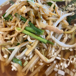 白玉蘭 モクレン - 豚肉とザーサイスープそば@880円+大盛り@150円(税抜)