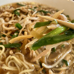 白玉蘭 モクレン - 豚肉とザーサイスープそば@880円+大盛り@150円(税抜)