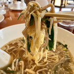 白玉蘭 モクレン - 豚肉とザーサイスープそば@880円+大盛り@150円(税抜)