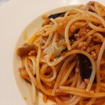 アビタコロ - トロッと甘い茄子や豚ひき肉の旨味が引き出され、シンプルだけど奥深いじわじわハマる味