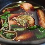 手打ち蕎麦 ほかげ - 山椒を投入し鴨せいろ啜る