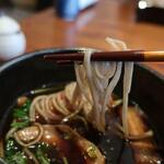 手打ち蕎麦 ほかげ - 山椒を投入し鴨せいろ啜る