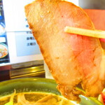 めんこい屋 - 日替わりランチ魚介味噌セット　７２０円（税込）の魚介味噌のチャーシューのアップ【２０２０年４月】