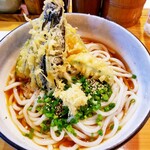Udondokoro Suzuriya - ランチ　ぶっかけ天ぷらうどん　冷　麺大盛　￥680