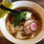 麺処 まるよし - ワンタン麺（850円）