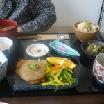 Yurari - 春キャベツとツナのハンバーグ定食