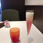 Restaurant FEU - ＬＡ  ＴＩＧＥ ４５００円（総額）。食前酒のノンアルコールカクテル。禁酒前のアルコールが体内に残っているのでしょうか、ほろ酔い気分になれます（笑）