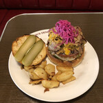 エーエス クラシックス ダイナー - ４月のマンスリーバーガー ：フィリーチーズステーキバーガー￥１６００