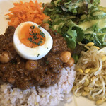 EAT Healthy Food Cafe - ひよこ豆のキーマカレー上から