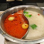 四川料理 赤坂中山 - 紅白のスープ