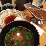 はせ川 - 定食付属の味噌汁 おろしポン酢  ひじき煮。  カレーは追加分。