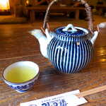 Yokarou - エアコンの効いた快適な室内。お茶も美味しい(^-^)