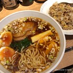 大興 - ラーメン 600円
            焼豚チャーハン 800円