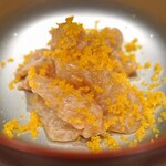 三谷 - 横須賀のカワハギの肝和え　カラスミがけ