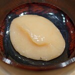 三谷 - 牡丹海老と葛の桜餅（葛餅）