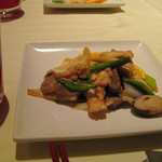 中国料理 「王朝」 - 牛肉、鶏肉、イカのオイスター炒め