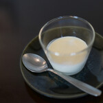 トリカフェ - なめらか牛乳プリン ラッテインピエディ夏みかんの香り☆